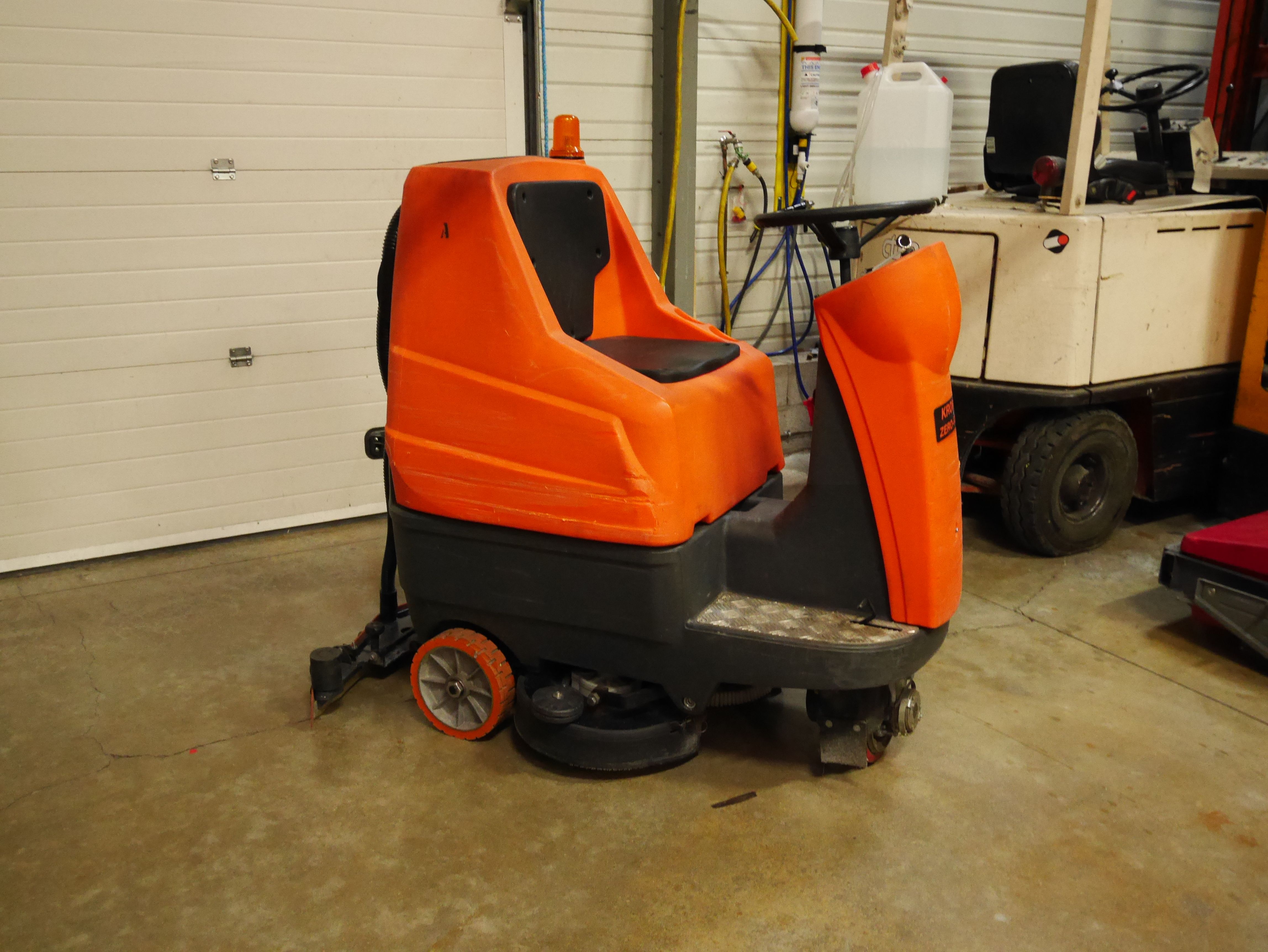 Location vente r&eacute;paration pi&egrave;ces d&eacute;tach&eacute;es composants Autolaveuse CTM KRON ZERO R 75 PLUS &agrave; TOULOUSE, MONTRABE nettoyage industriel et professionnel. Contactez-nous infos Prix et tarifs neufs occasions pour supermarch&eacute;s, grandes surfaces, entrep&ocirc;ts, hangars, voirie, chantiers, b&acirc;timent,d&eacute;m&eacute;nagements
