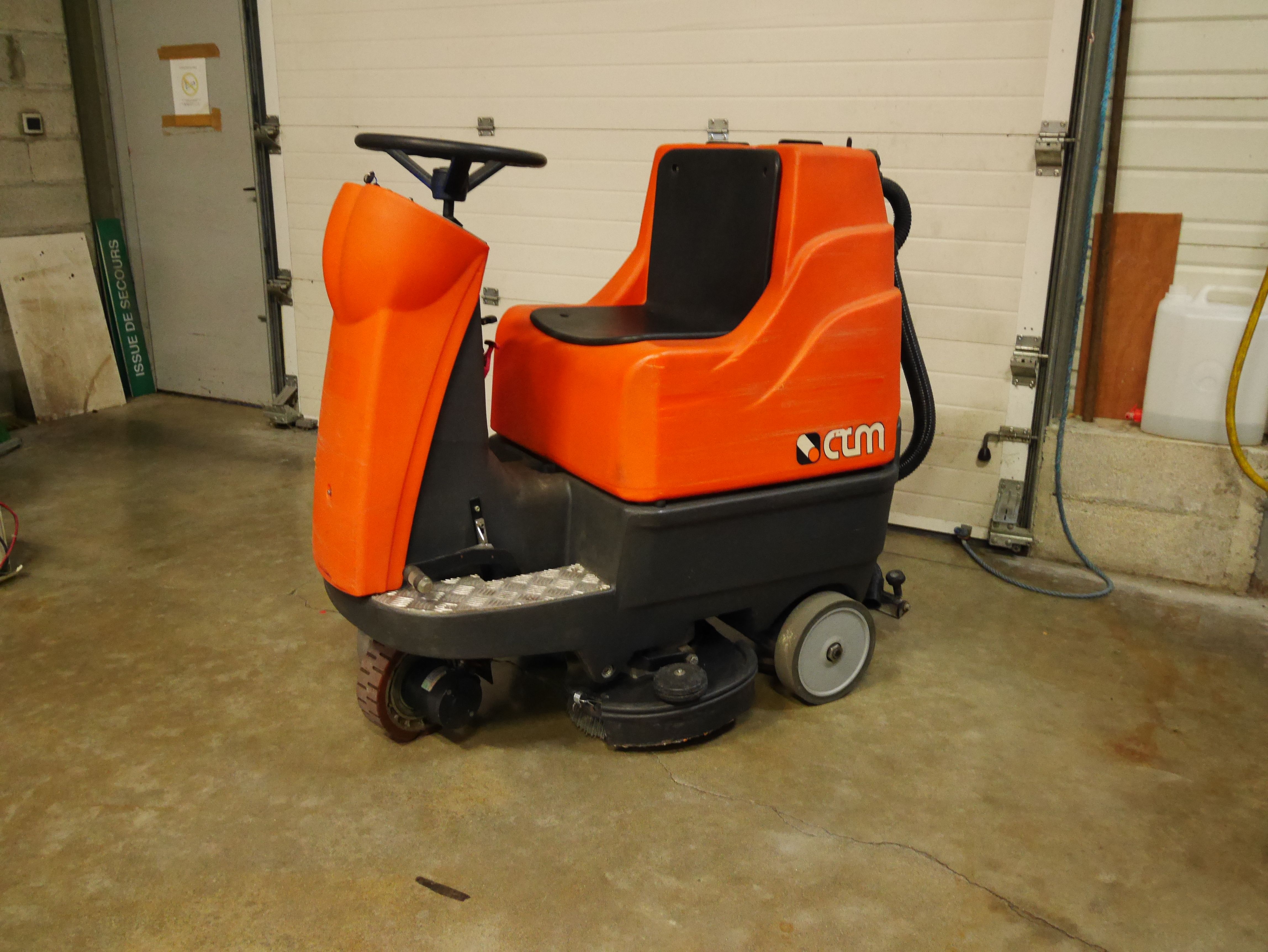 Location vente r&eacute;paration pi&egrave;ces d&eacute;tach&eacute;es composants Autolaveuse CTM KRON ZERO R 75 VANTAGE &agrave; TOULOUSE, MONTRABE nettoyage industriel et professionnel. Contactez-nous infos Prix et tarifs neufs occasions pour supermarch&eacute;s, grandes surfaces, entrep&ocirc;ts, hangars, voirie, chantiers, b&acirc;timent,d&eacute;m&eacute;nagements