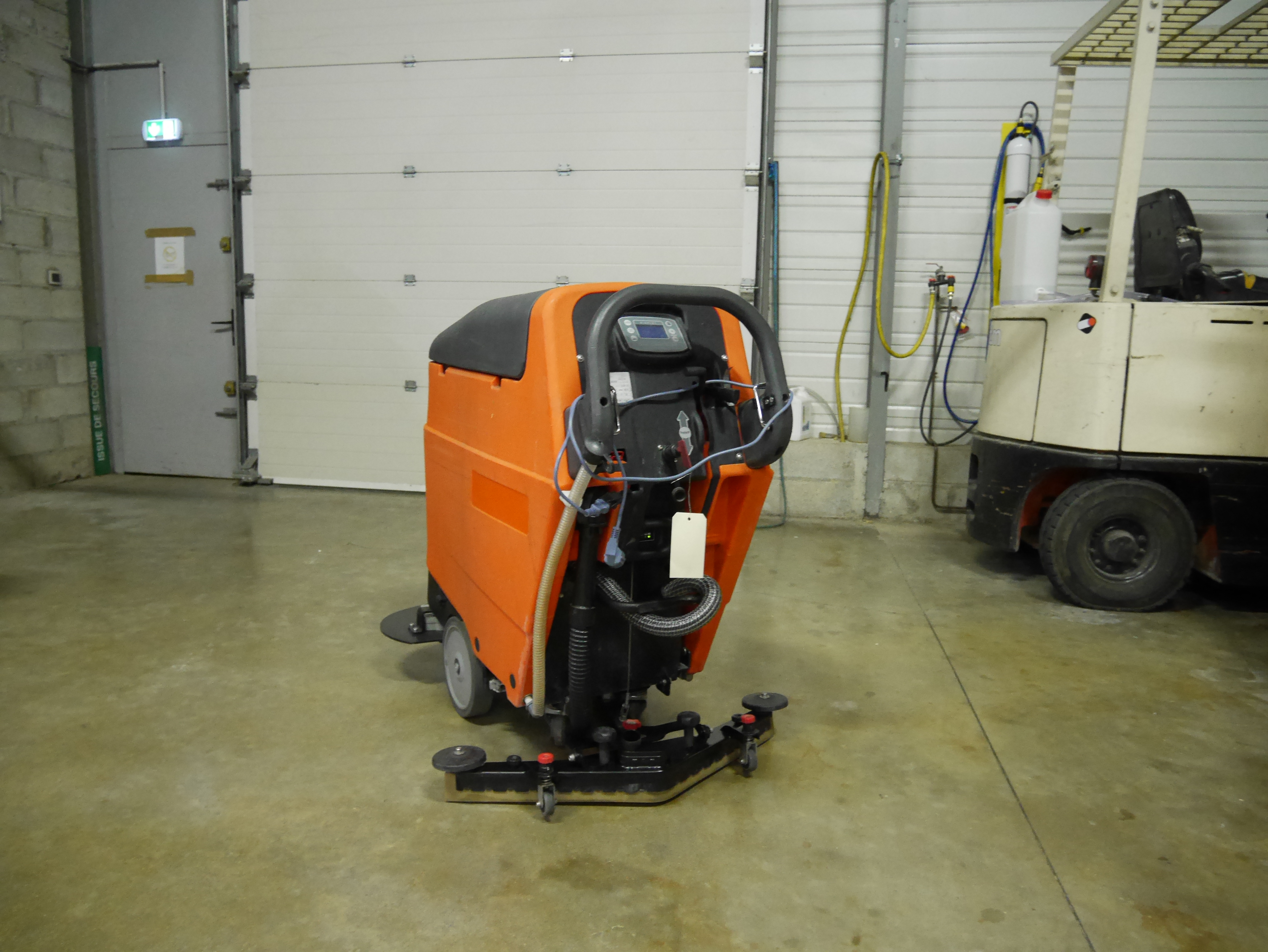 Location vente r&eacute;paration pi&egrave;ces d&eacute;tach&eacute;es composants Autolaveuse CTM MIZAR  66BTR &agrave; TOULOUSE, MONTRABE nettoyage industriel et professionnel. Contactez-nous infos Prix et tarifs neufs occasions pour supermarch&eacute;s, grandes surfaces, entrep&ocirc;ts, hangars, voirie, chantiers, b&acirc;timent,d&eacute;m&eacute;nagements