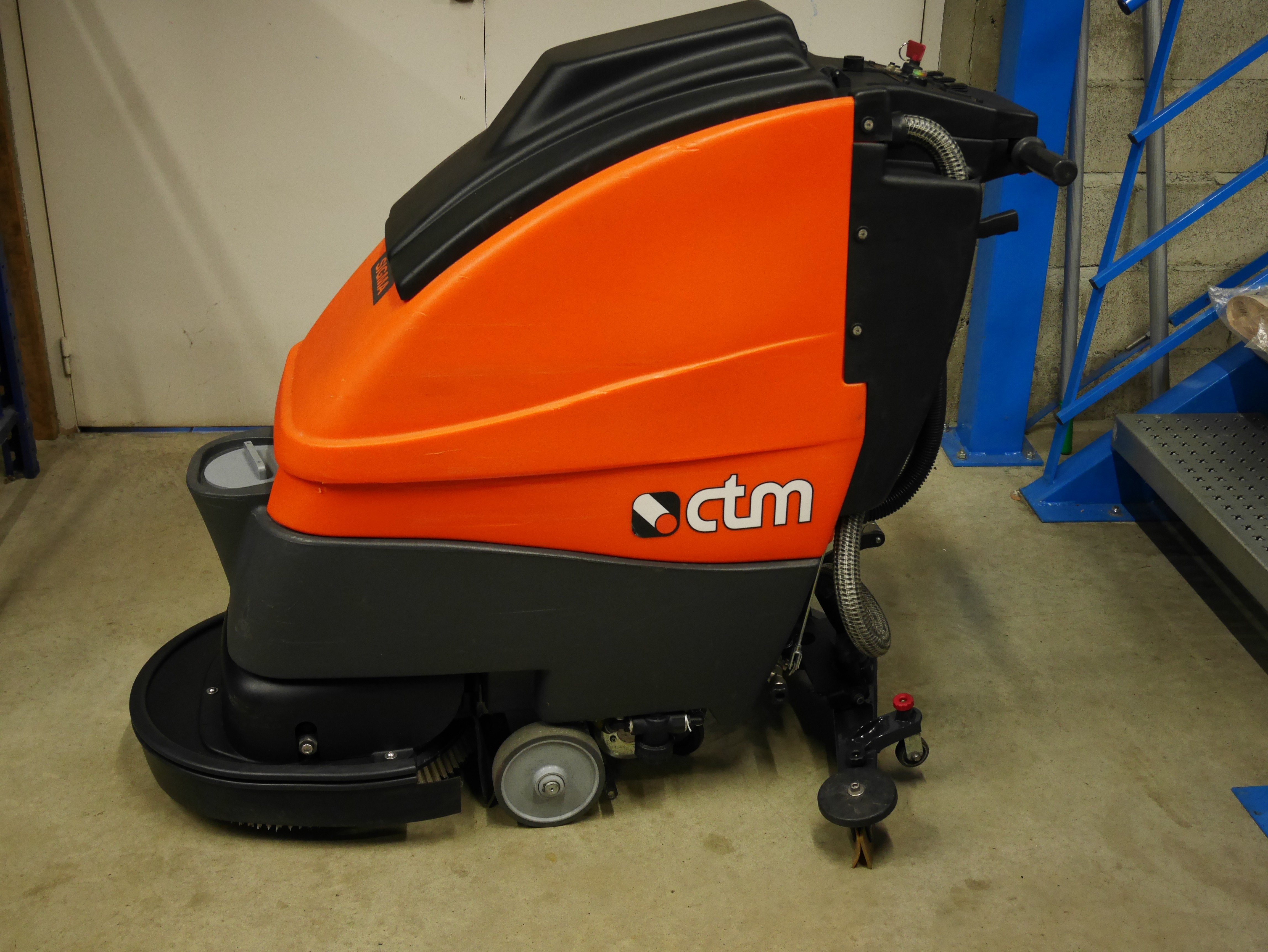 Location vente réparation pièces détachées composants Autolaveuse CTM SIGMA 50BTR à TOULOUSE, MONTRABE nettoyage industriel et professionnel. Contactez-nous infos Prix et tarifs neufs occasions pour supermarchés, grandes surfaces, entrepôts, hangars, voirie, chantiers, bâtiment,déménagements