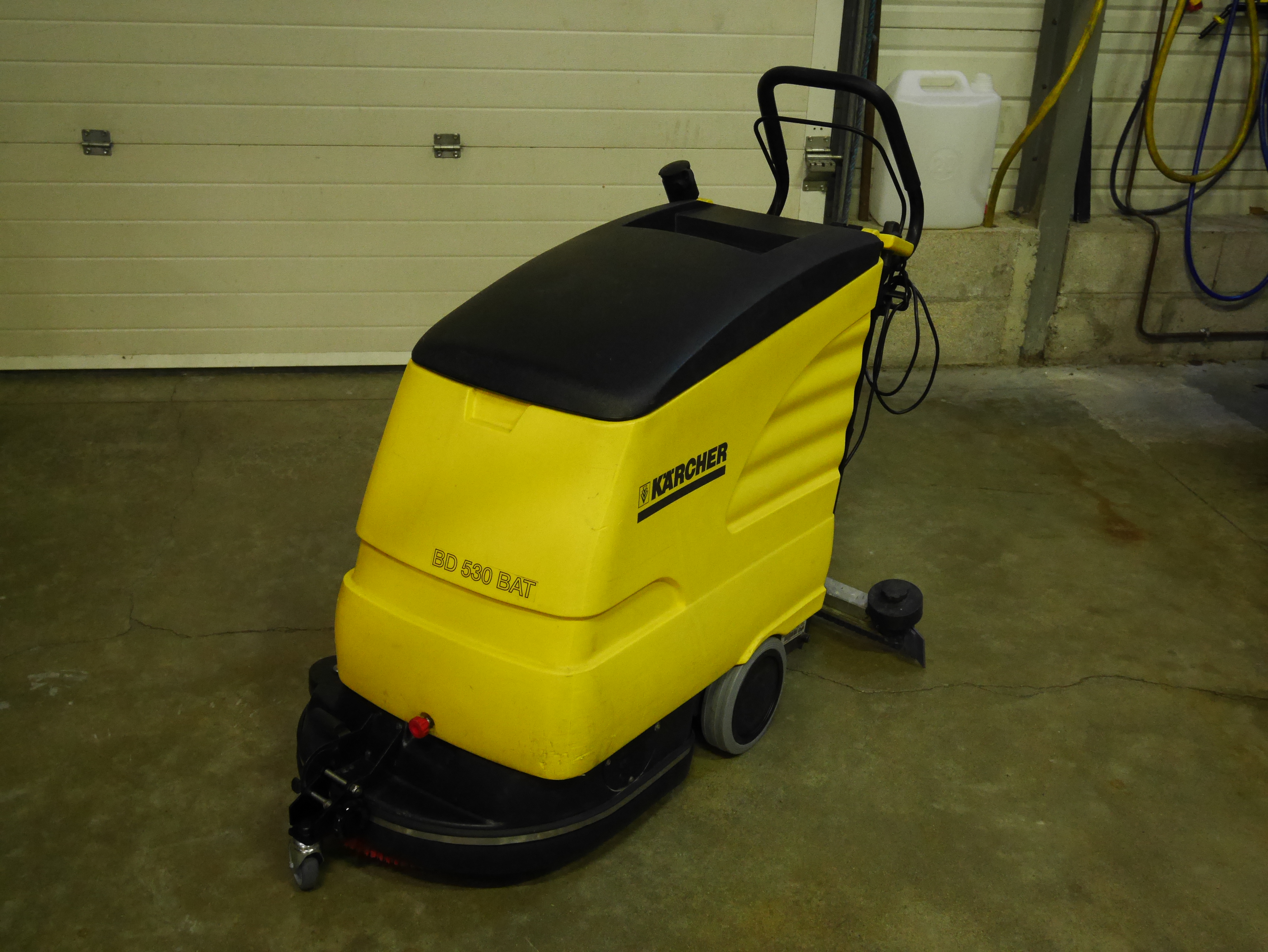 Location vente réparation pièces détachées composants Autolaveuse KARCHER BD530BAT à TOULOUSE, MONTRABE nettoyage industriel et professionnel. Contactez-nous infos Prix et tarifs neufs occasions pour supermarchés, grandes surfaces, entrepôts, hangars, voirie, chantiers, bâtiment,déménagements