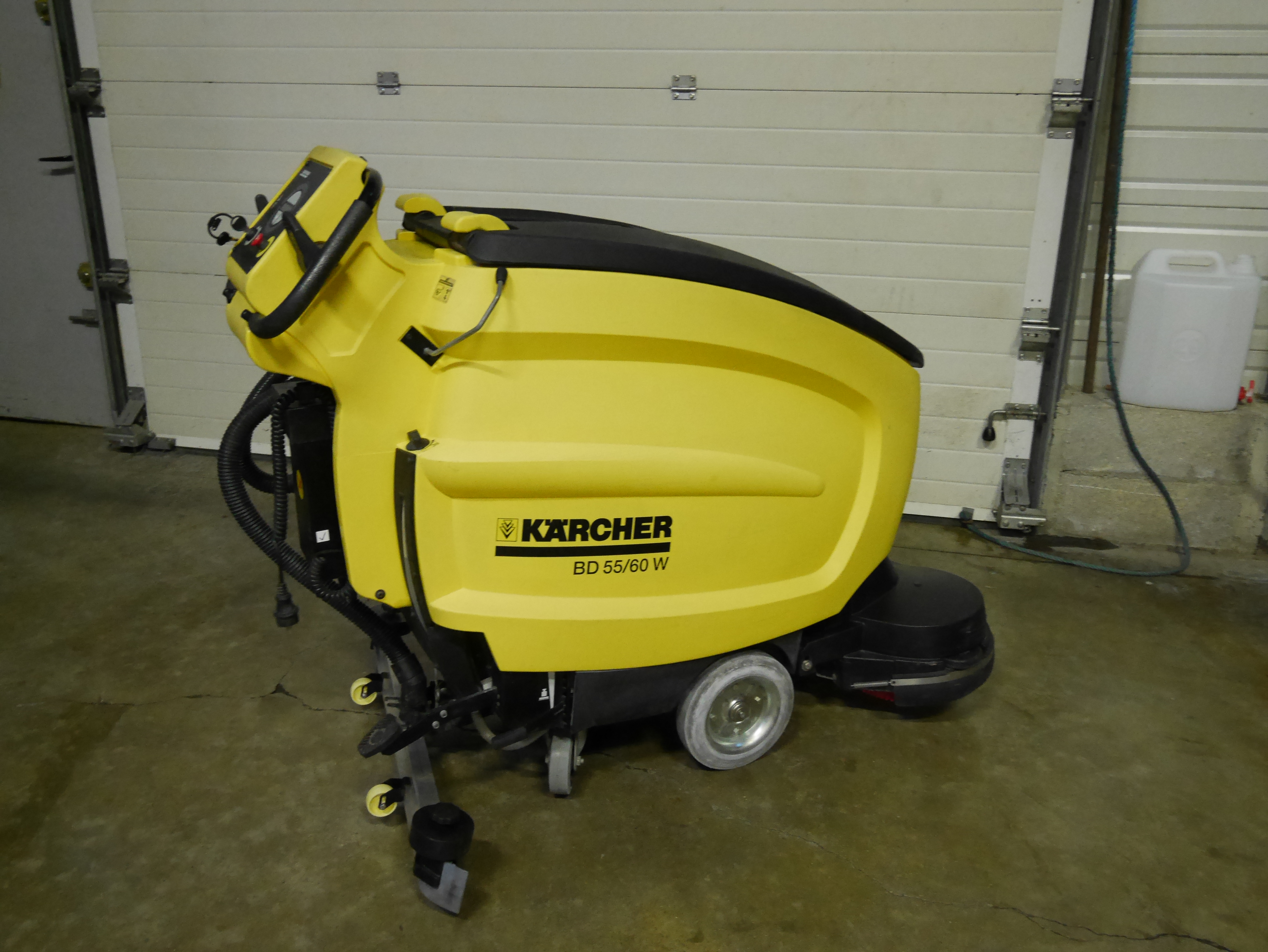 Location vente réparation pièces détachées composants Autolaveuse KARCHER BD55/60W à TOULOUSE, MONTRABE nettoyage industriel et professionnel. Contactez-nous infos Prix et tarifs neufs occasions pour supermarchés, grandes surfaces, entrepôts, hangars, voirie, chantiers, bâtiment,déménagements