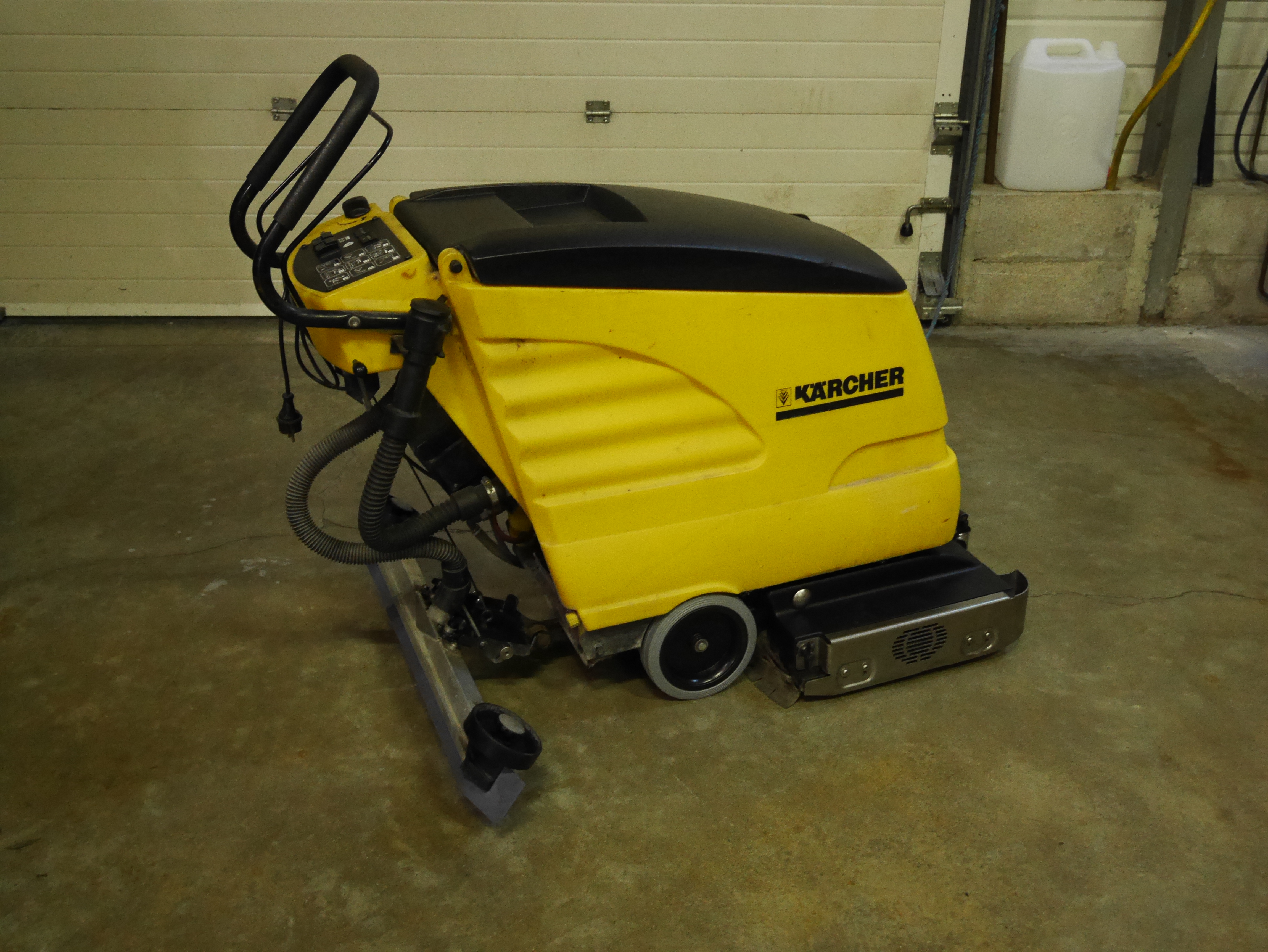 Location réparation vente de pièces détachées composants Autolaveuses KARCHER BR530BAT à Toulouse, Montpellier, Perpignan, Bordeaux, Montrabe nettoyage industriel et professionnel. Contactez-nous infos Prix et tarifs neufs occasions pour supermarchés, grandes surfaces, entrepôts, hangars, voirie, chantiers, bâtiment,déménagements