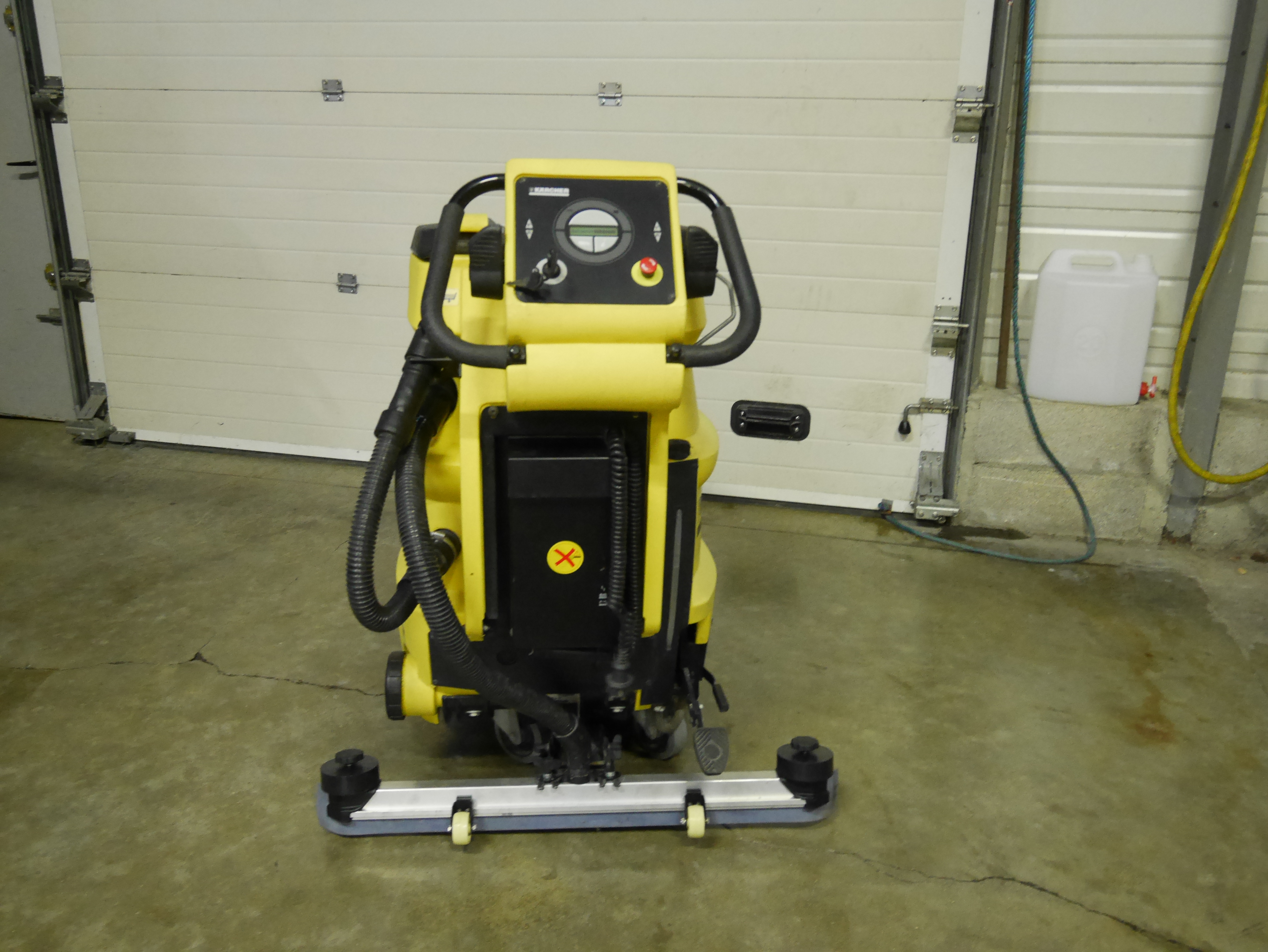 Location vente réparation pièces détachées composants Autolaveuse KARCHER BR55/60W à TOULOUSE, MONTRABE nettoyage industriel et professionnel. Contactez-nous infos Prix et tarifs neufs occasions pour supermarchés, grandes surfaces, entrepôts, hangars, voirie, chantiers, bâtiment,déménagements